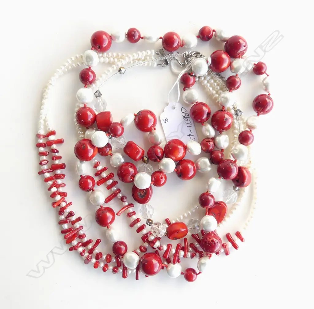 3 PEARL, GLASS & CORAL NECKLACES Image 1++