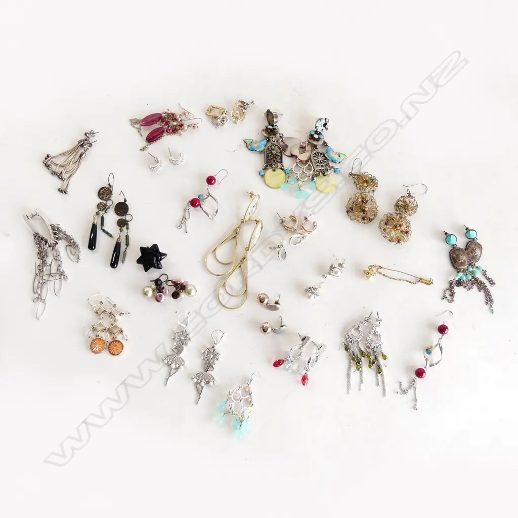 ASST. COSTUME EARRINGS Image 1++