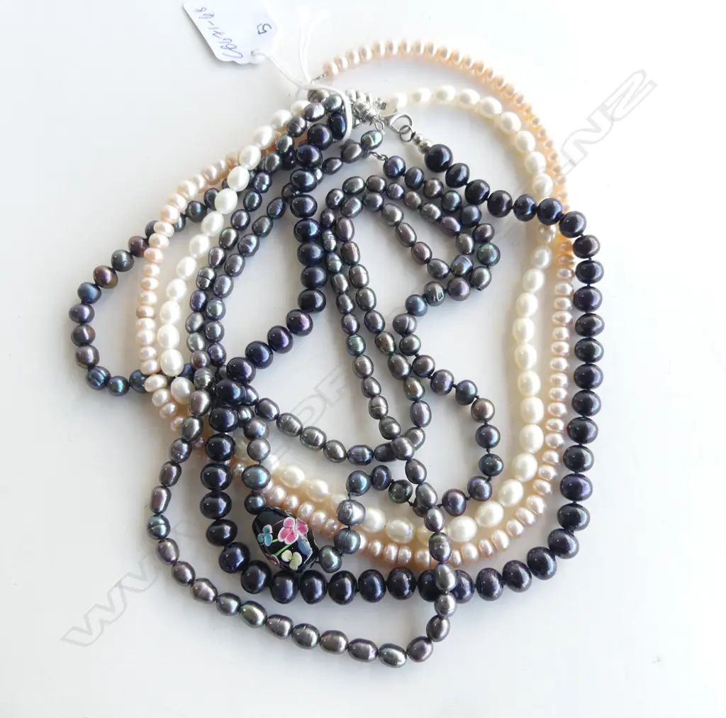 5 CULTURED/FRESHWATER PEARL NECKALCES VARIOUS COLOURS Image 1++