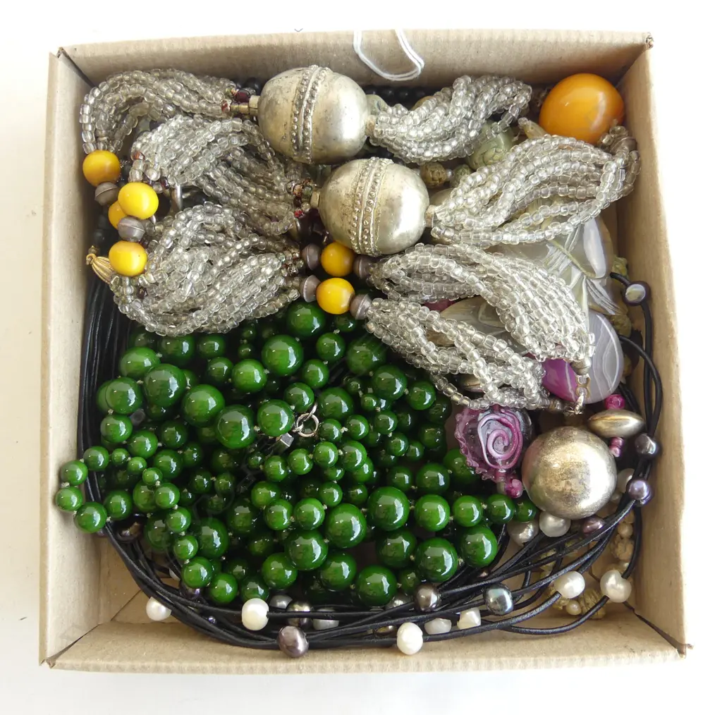 ASST. COSTUME NECKLACES Image 1++