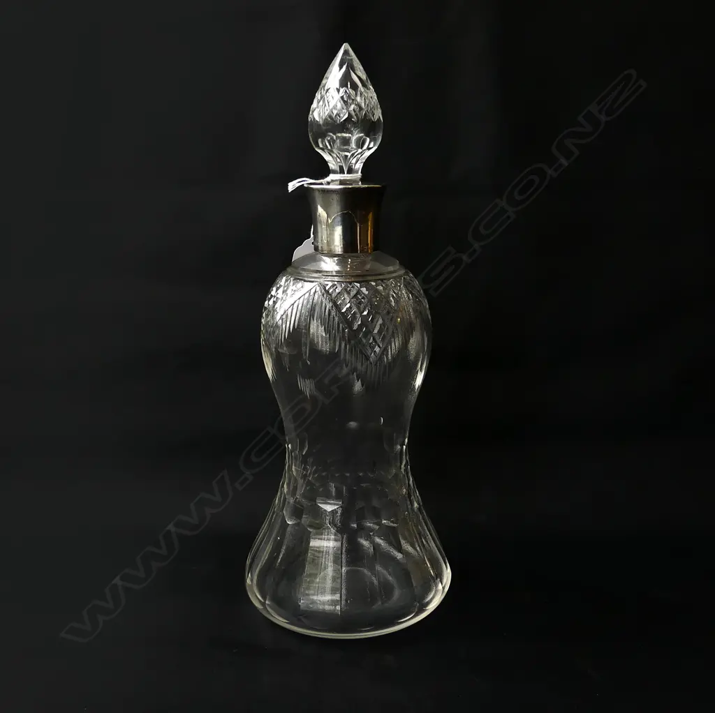 CRYSTAL DECANTER w. STG RIM H.290mm Image 1++