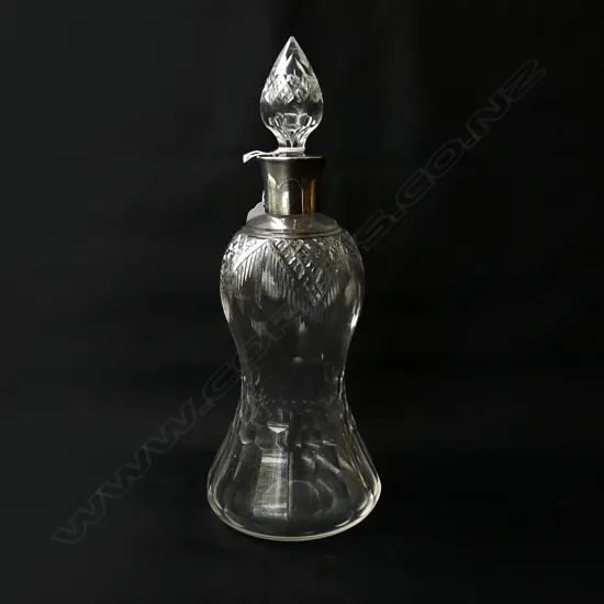 CRYSTAL DECANTER w. STG RIM H.290mm