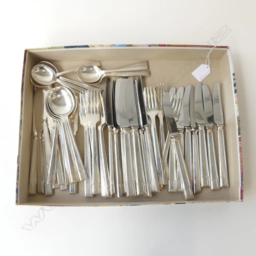 56PC WALKER & HALL CUTLERY SET 8 PLACE SETTING SILVER PLATED comprising: Image 1++