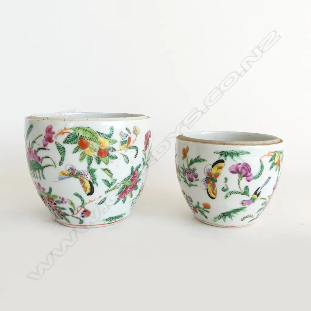 2 CHINESE FAMILLE ROSE CONTAINERS (NO LIDS) H.90mm Image 1++
