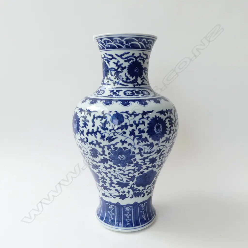 CHINESE B/W VASE H.375mm Image 1++