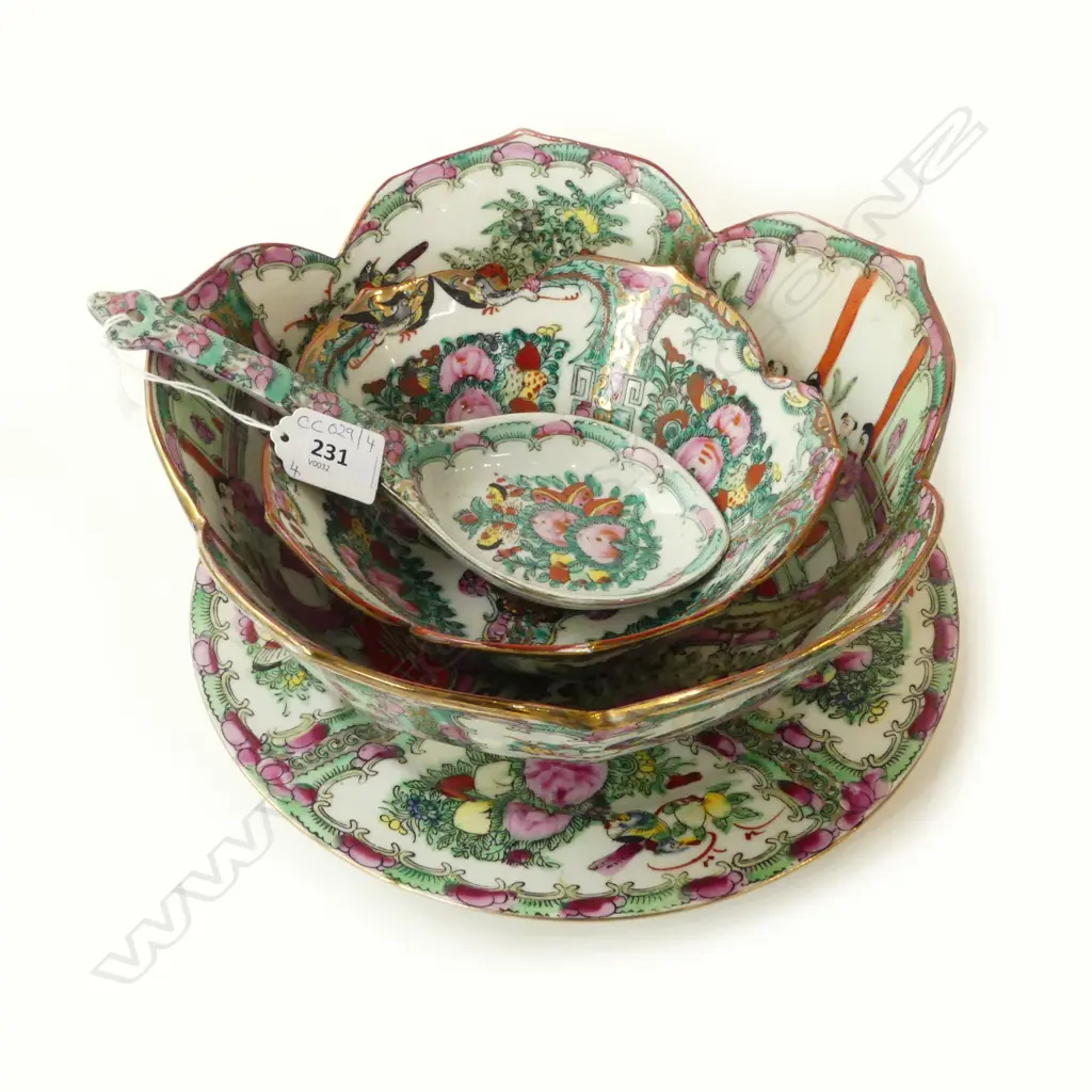 4 PCES FAMILLE ROSE; 2 BOWLS, LADLE & PLATE 265mm dia Image 1++