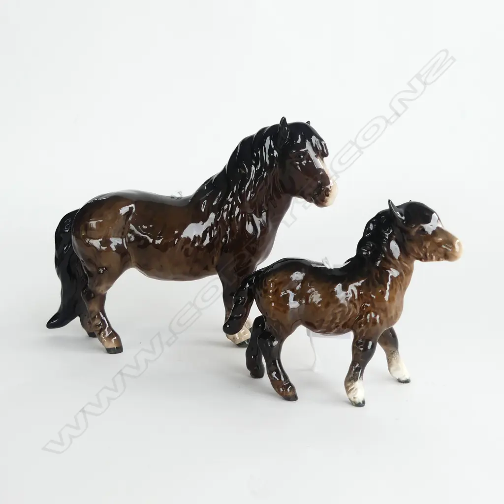2 BESWICK SHETLAND PONIES TALLEST H.140mm Image 1++