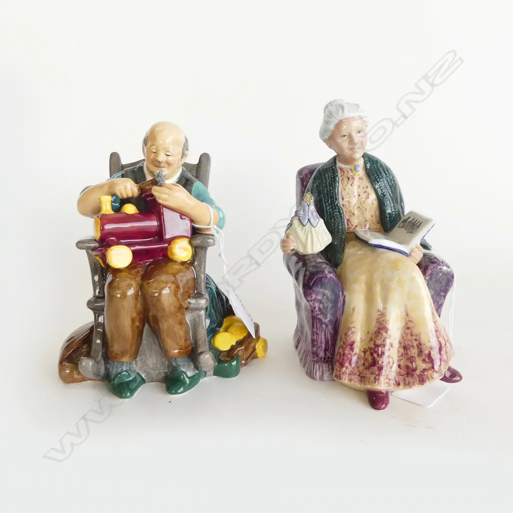 2 ROYAL DOULTON FIGURES 'THE TOYMAKER' & 'PRIZED POSSESSIONS' H.180mm Image 1++