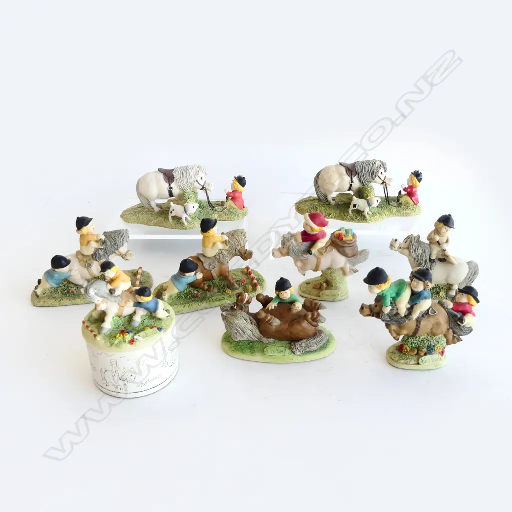 9 ASST. THELWELL RESIN HORSE FIGURINES H.80mm (1 REPAIRED) Image 1++