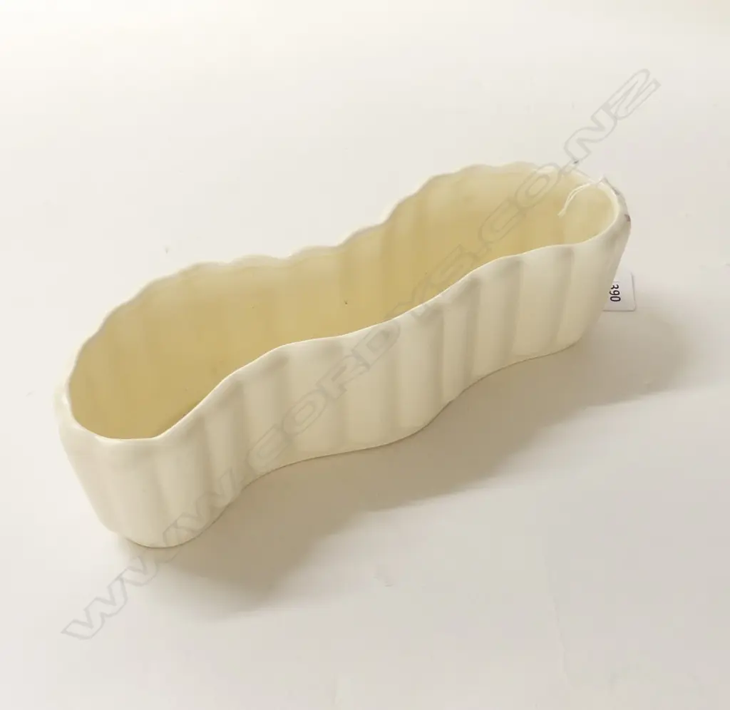 C/LYNN WHITE CHINA TROUGH VASE L280MM Image 1++
