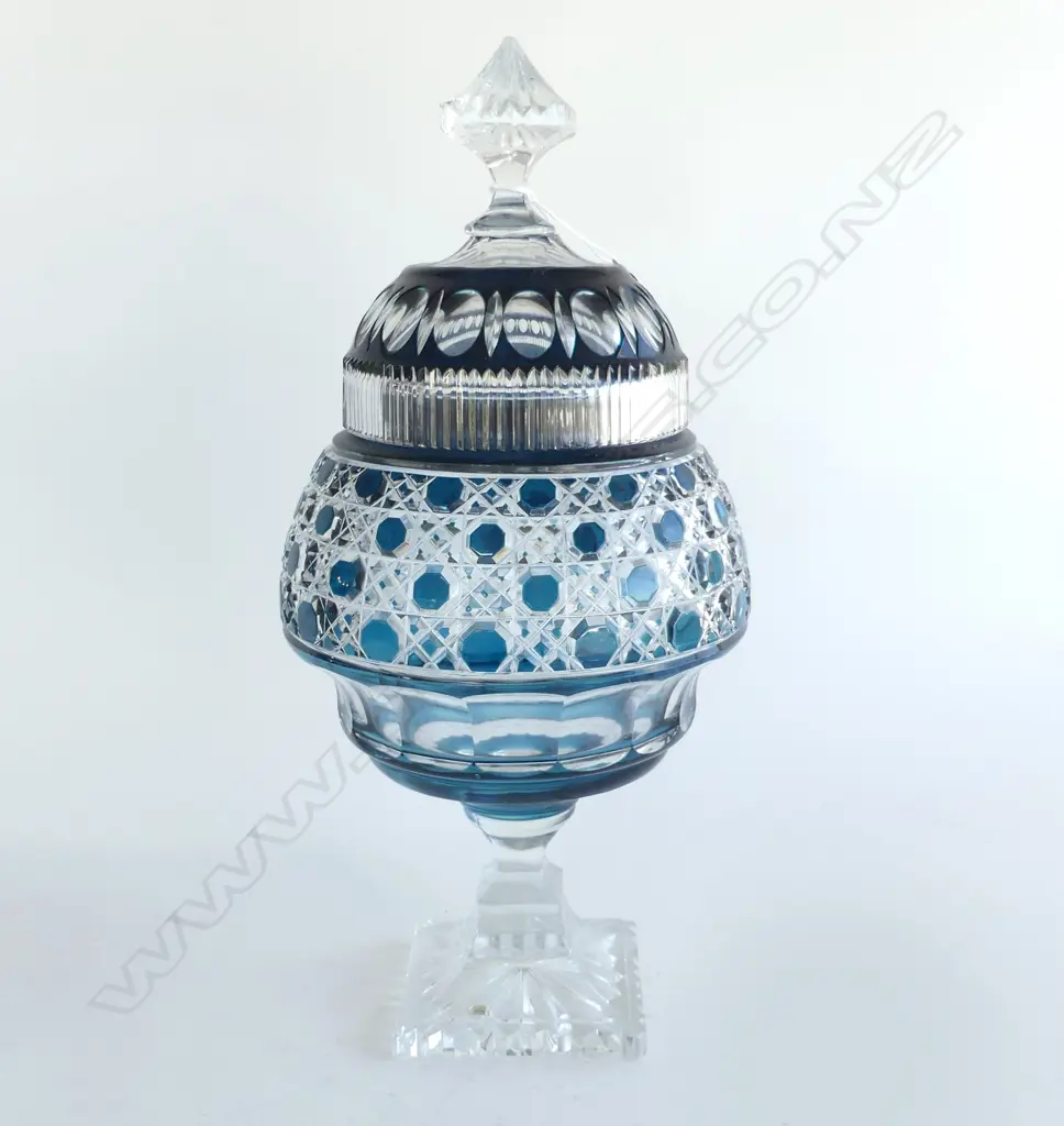 TALL  CONT STEMMED GLASS LIDDED BOWL H380MM Image 1++