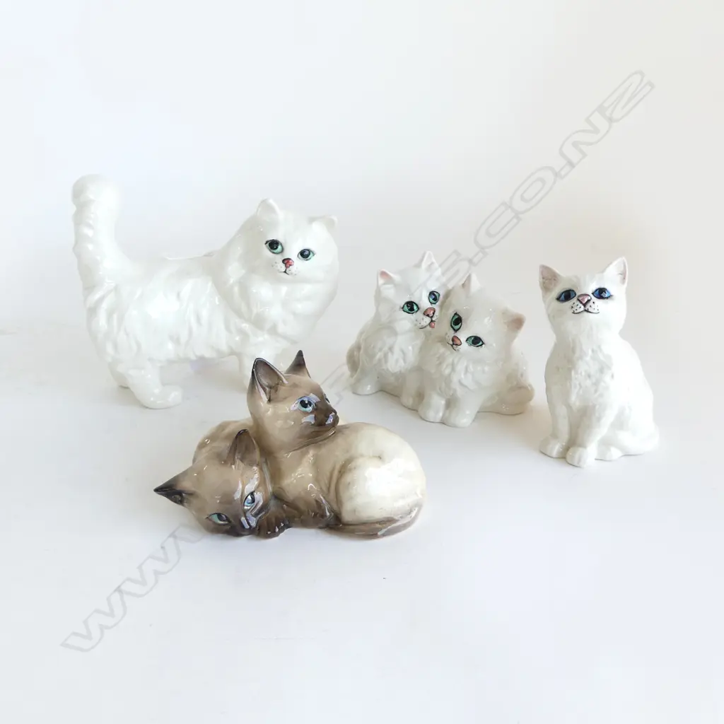 4 BESWICK CATS; 3 WHITE + SIAMESE KITTENS H.125mm Image 1++