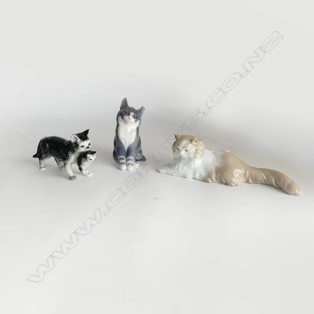 3 CATS; NAO L.255mm, ROYAL COPENHAGEN (EAR CHIPPED), UNMARKED Image 1++