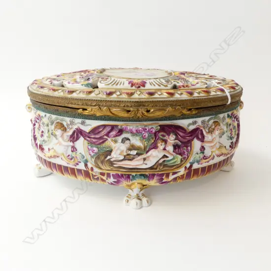 CAPODIMONTE LIDDED CONTAINER W.255mm LID REPAIRED