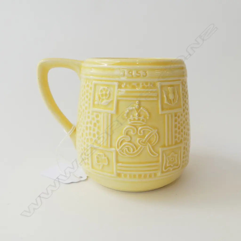 (24974) CROWN LYNN CORONATION MUG H.85mm Image 1++