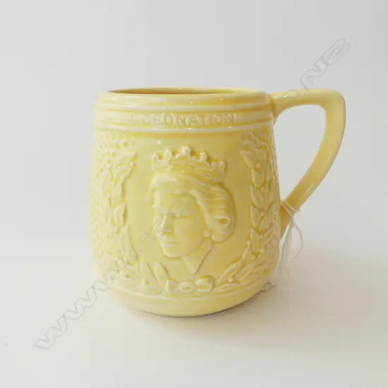 (24974) CROWN LYNN CORONATION MUG H.85mm