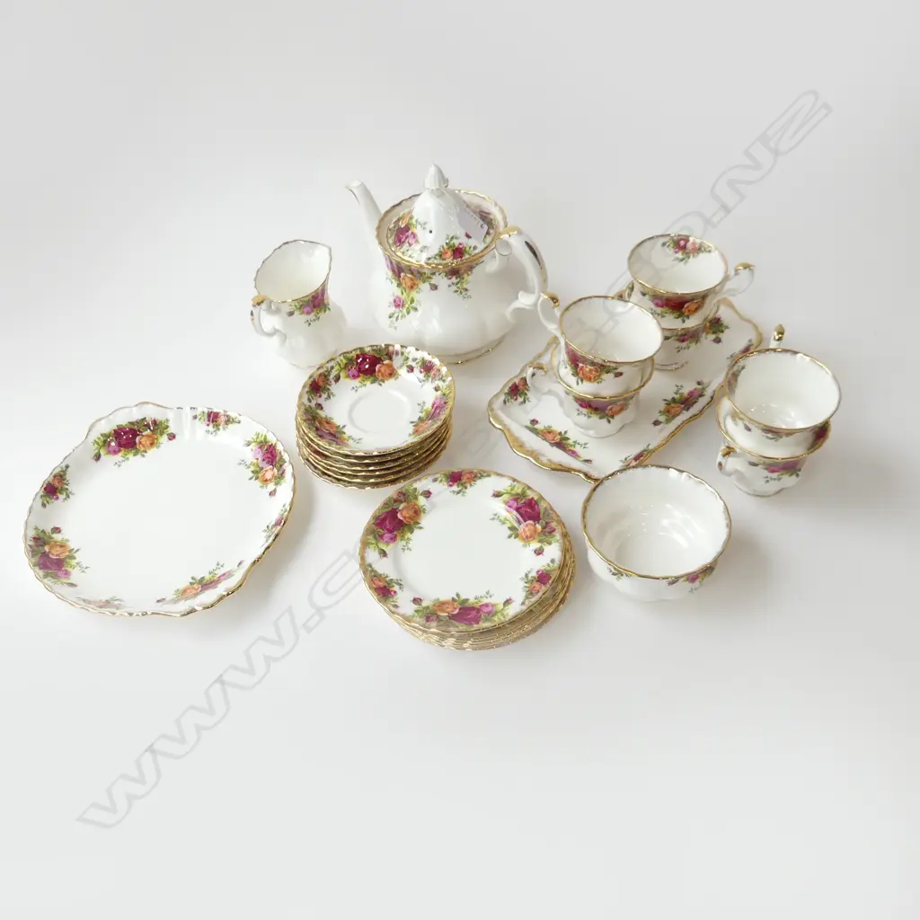OLD COUNTRY ROSES TEA SET INCL. LG TEAPOT Image 1++