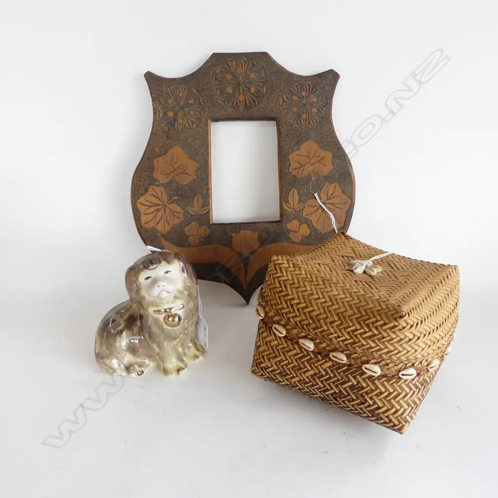 VINTAGE POKER WORK PICTURE/PHOTO FRAME, WOVEN BASKET & JAPANESE PORCELAIN DOG Image 1++