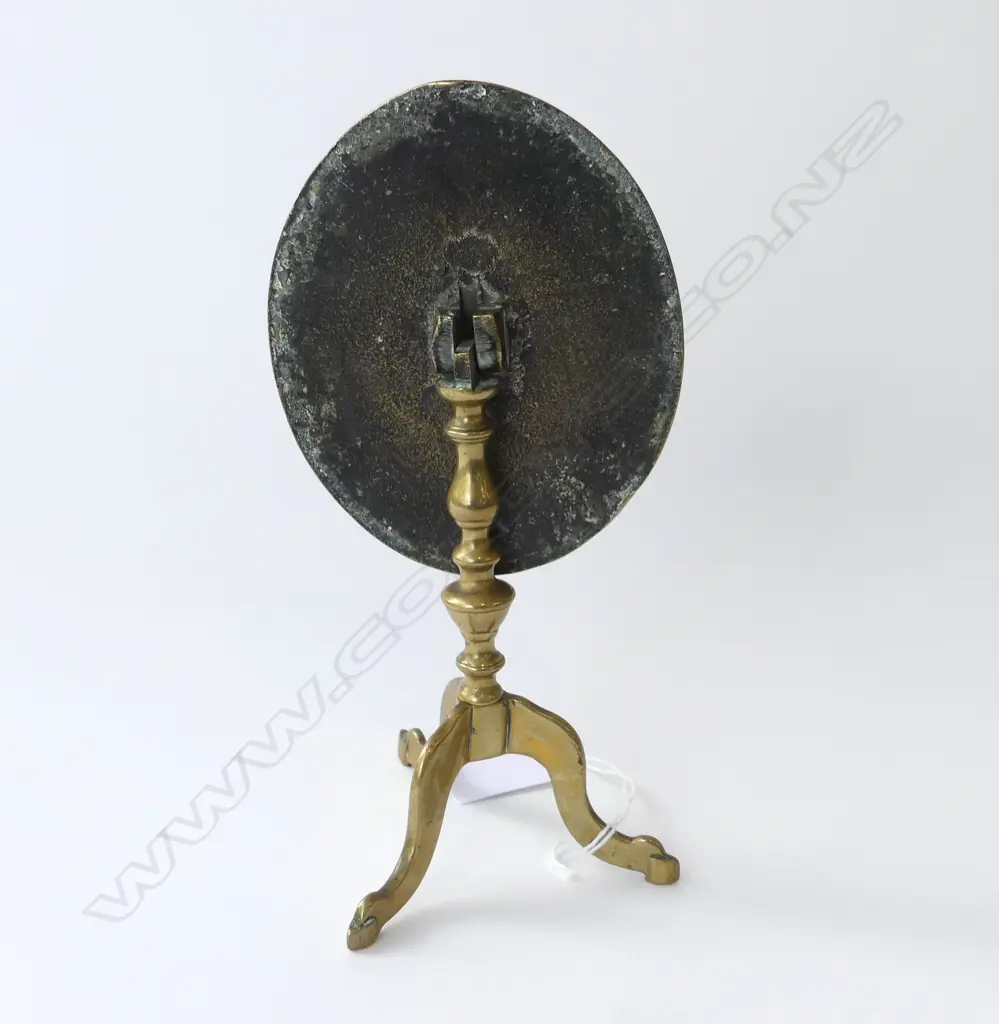 VICTORIAN BRASS TILT TOP TABLE CANDLE REFLECTOR, L.195MM   Image 1++