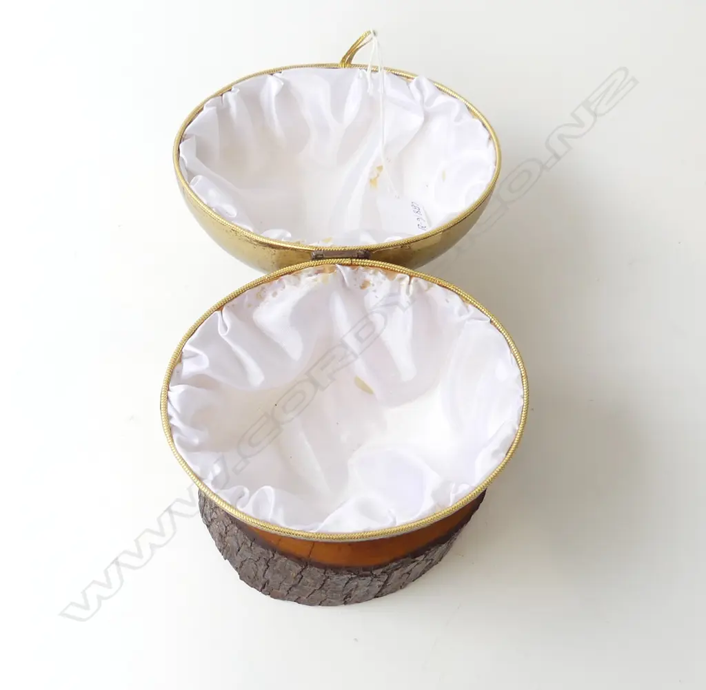 HANDPAINTED OSTRICH EGG TRINKET BOX [REPAIR] Image 1++