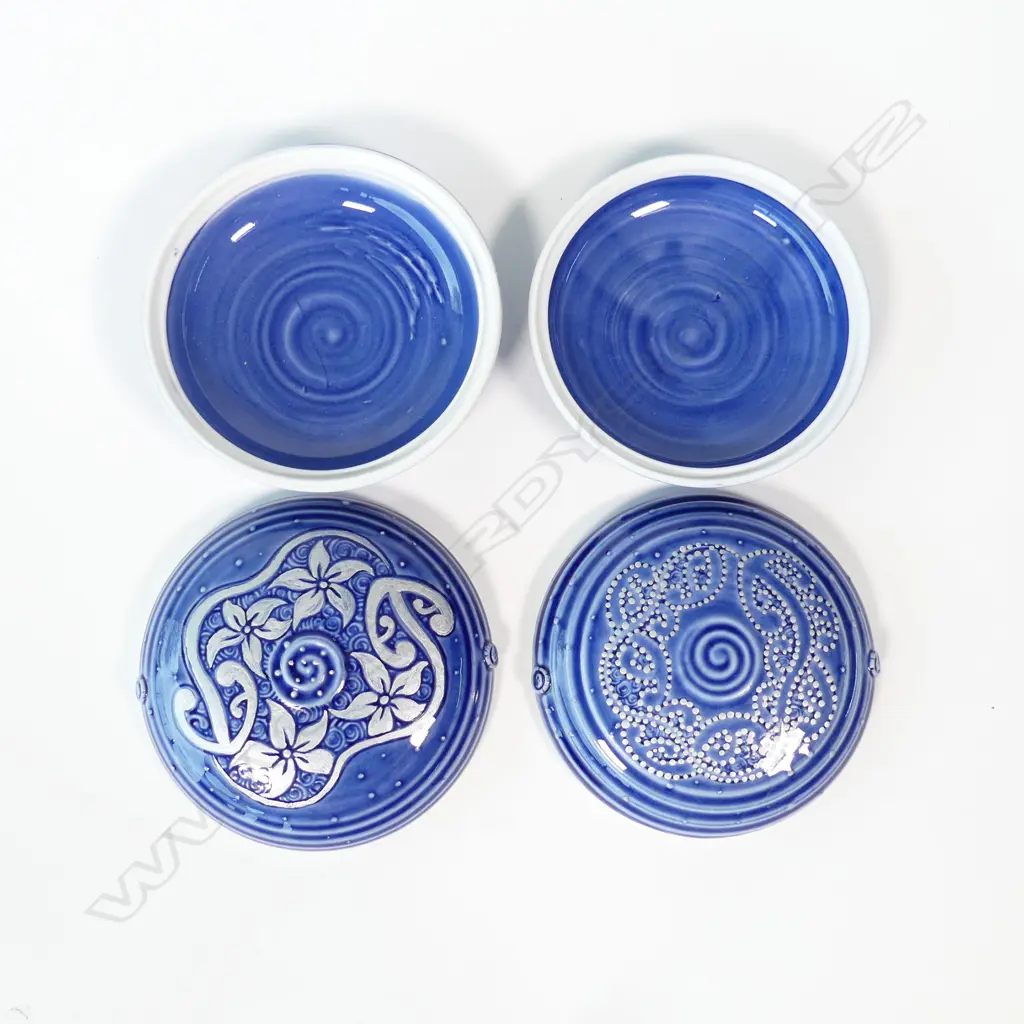 2 KEUM SUN LEE/SANG SOOL SHIM TRINKET BOXES, BLUE, DIA.110mm Image 1++