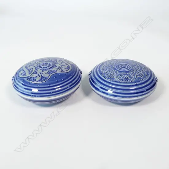 2 KEUM SUN LEE/SANG SOOL SHIM TRINKET BOXES, BLUE, DIA.110mm