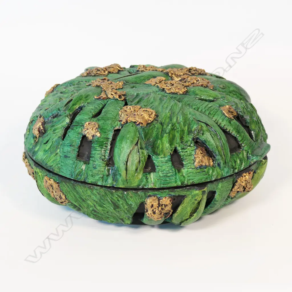 KEUM SUN LEE/SANG SOOL SHIM LIDDED DISH, PAINTED GREEN w GOLD HIGH LIGHTS & PURPLE FLOWERS INSIDE,  SIGNED, DIA.280mm Image 1++
