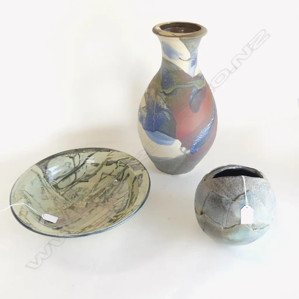 3 PCS NZ STUDIO POTTERY; LG DAVID HOFFMAN VASE H.420mm, OVID SLAB FOLDED VASE & HAND PAINTED FOOTED BOWL DIA.320mm Image 1++