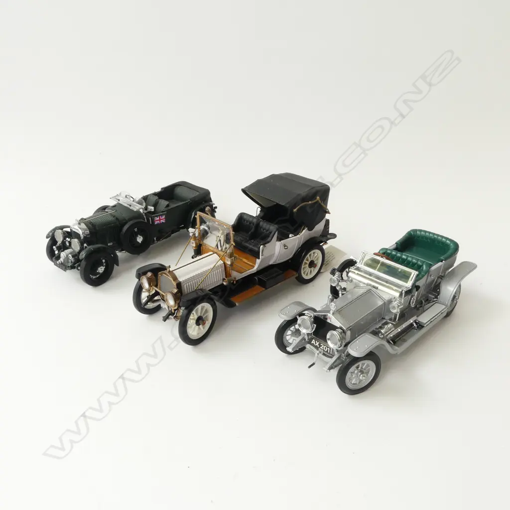 3 FRANKLIN MINT MODEL CARS; 1907 ROLLS ROYCE SILVER GHOST, 1912 PACKARD VICTORIA, 1929 BENTLEY Image 1++