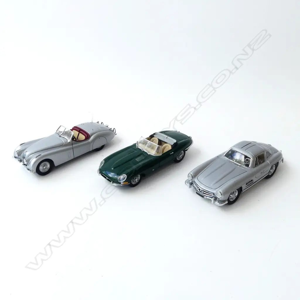 3 FRANKLIN MINT MODEL CARS; 1952 JAG XK120, 1954 MERCEDES 300SL, 1961 JAG E TYPE Image 1++