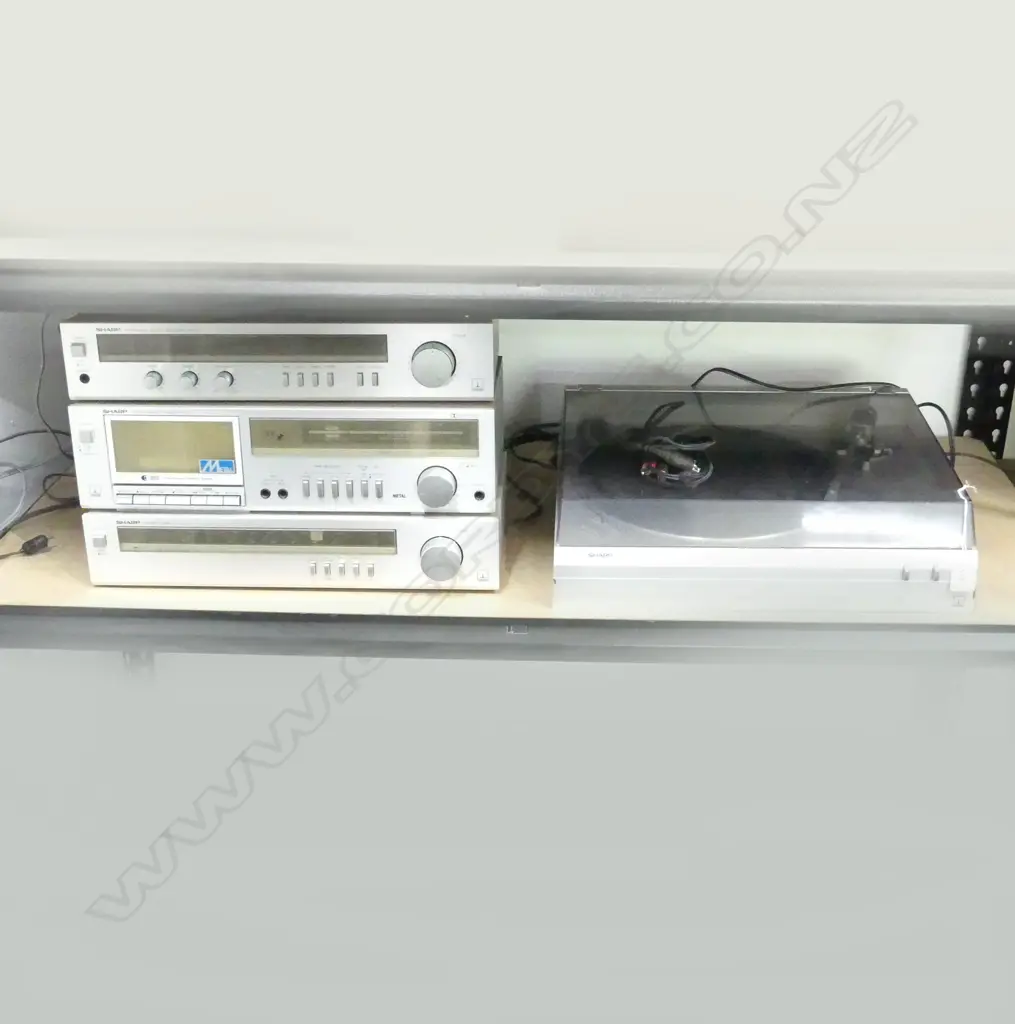 SHARP 31 SERIES TURNTABLE, CASSSETTE PLAYER, STEREO TUNER & AMP Image 1++
