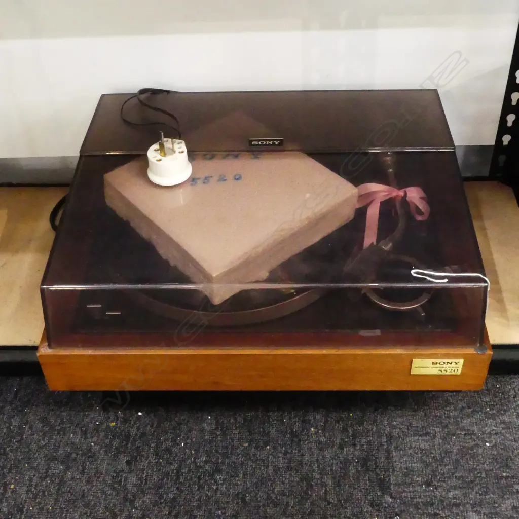 SONY 5520 TURNTABLE  Image 1++
