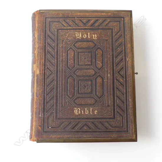 VICTORIAN HOLY BIBLE LEATHER & BRASS BOUND ILLUSTRATED WITH ENGRAVINGS, L.280MM
