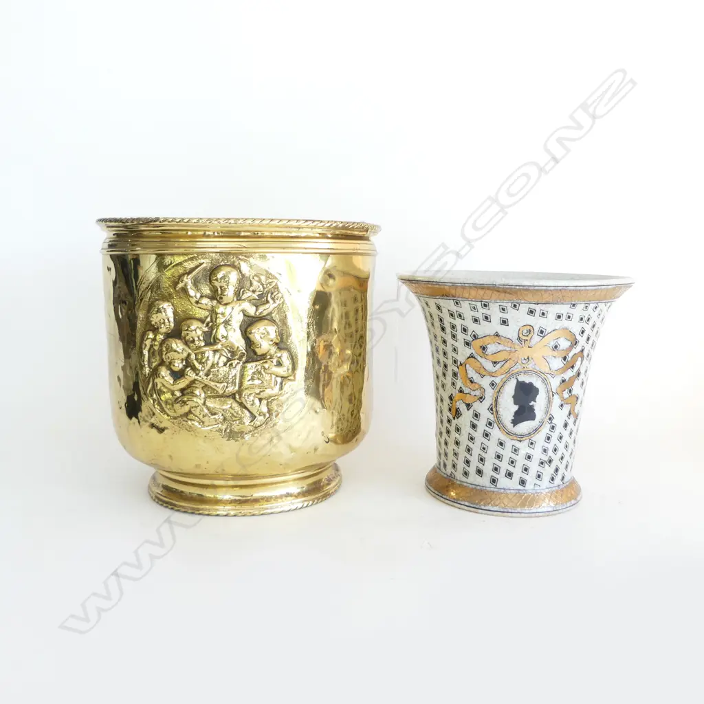 BRASS JARDINERE H.250mm, CERAMIC VASE H.205mm Image 1++