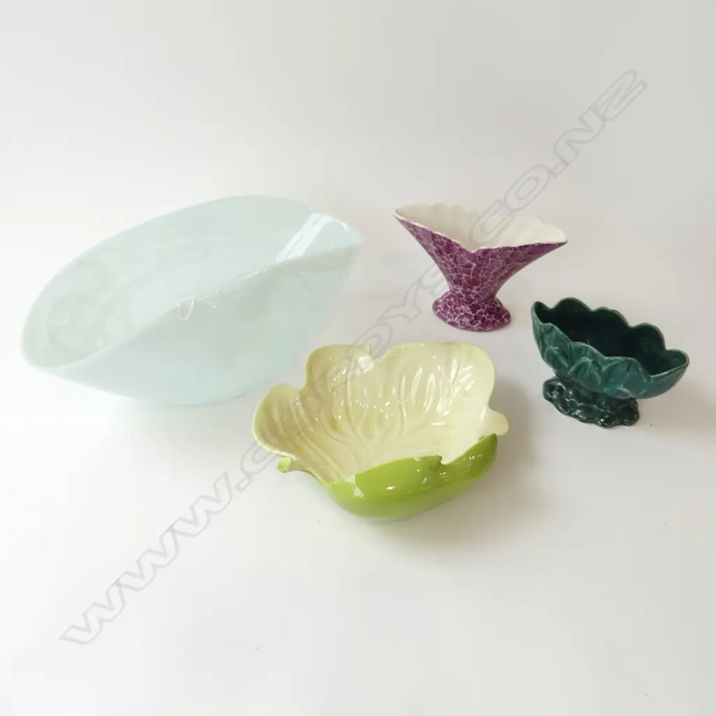 WHITE SWIRL GLASS FRUIT BOWL, LEAF DISH, TRICKLE GLAZE C LYNN VASE + OTHER Image 1++