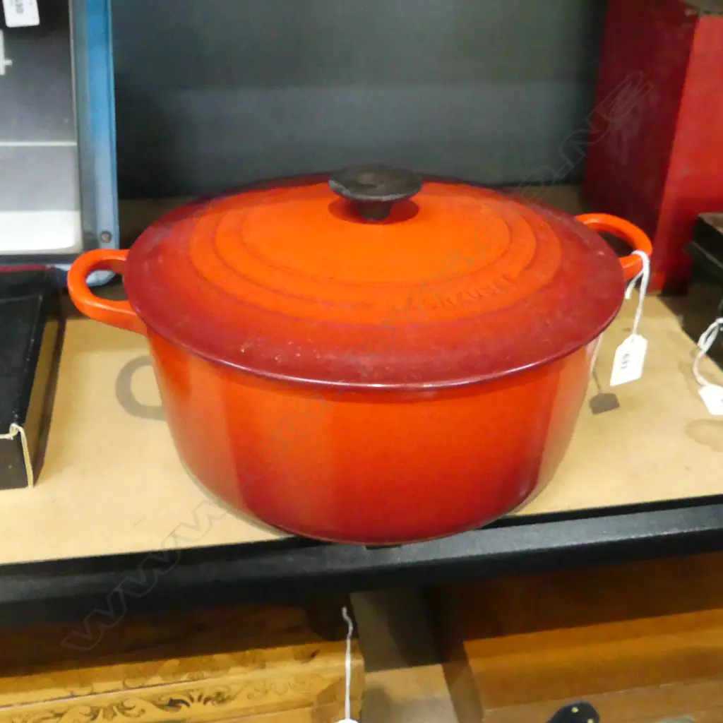 RED LE CREUSET LIDDED CASSEROLE #28 290mm dia Image 1++