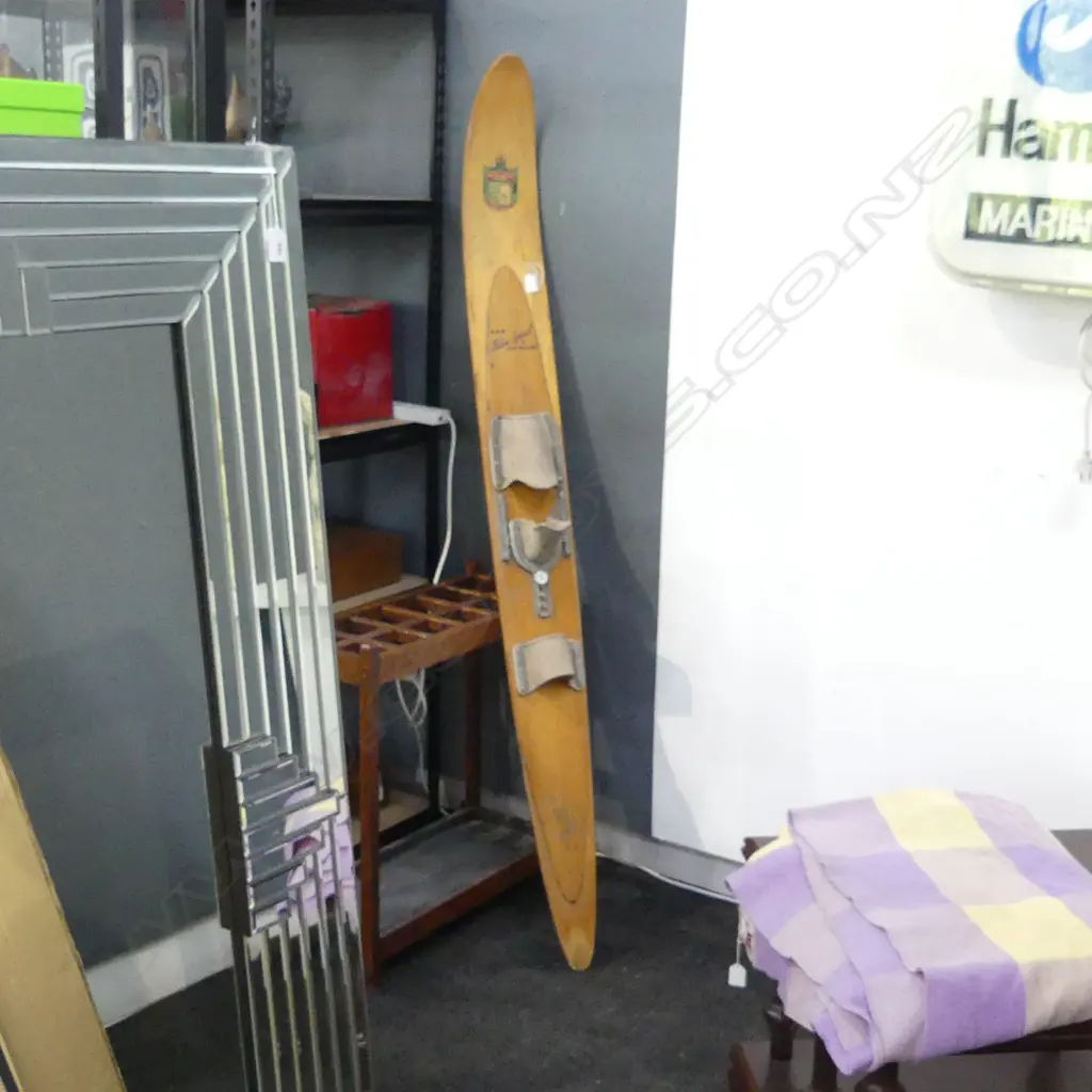 VINTAGE SINGLE WATER SKI 'SLALOM SPECIAL BY KETH WILLIAMS'  with label 'Surfers Paradise Gardens' Image 1++