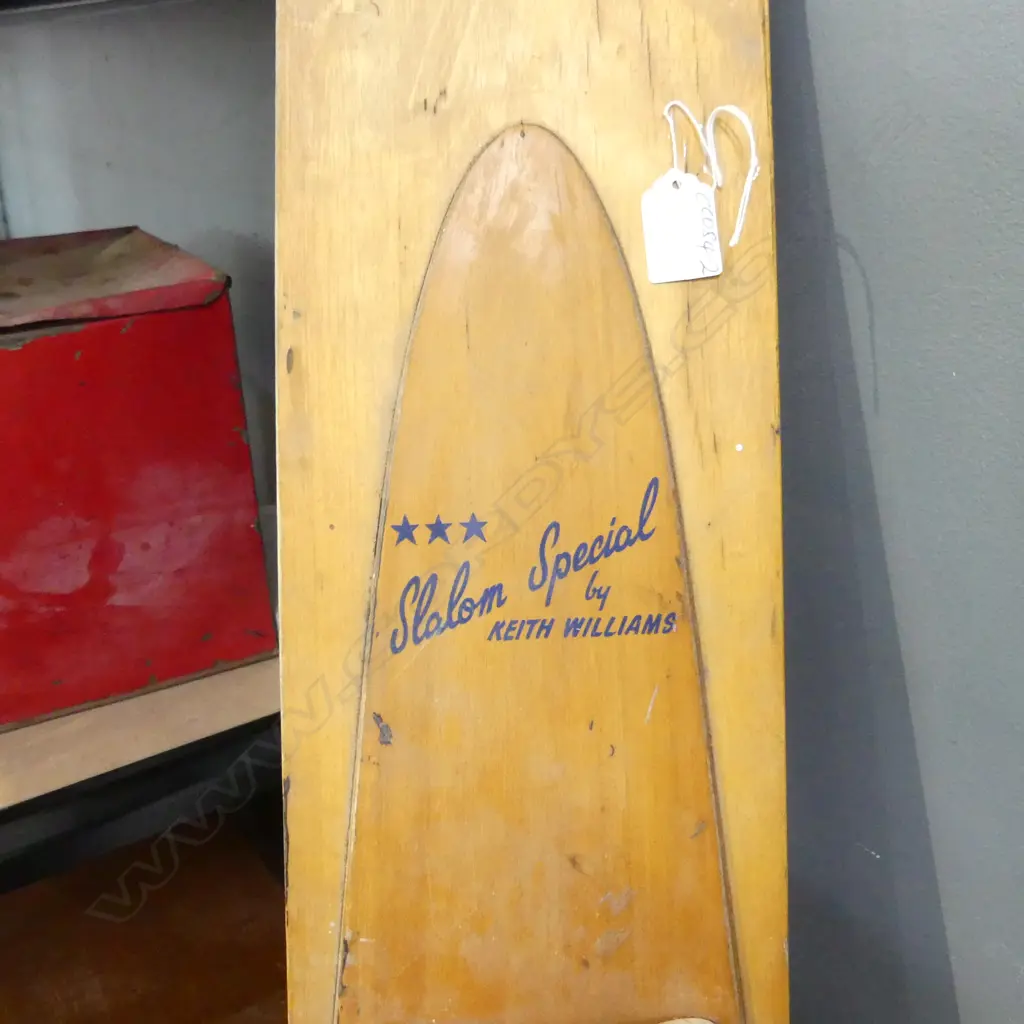 VINTAGE SINGLE WATER SKI 'SLALOM SPECIAL BY KETH WILLIAMS'  with label 'Surfers Paradise Gardens' Image 1++