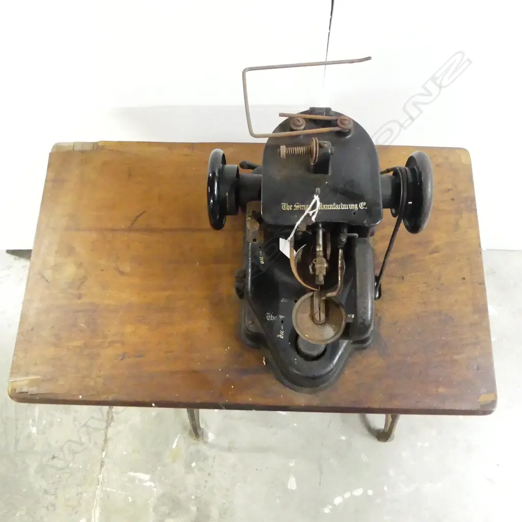ANTIQUE SINGER SEWING MACHINE Image 1++
