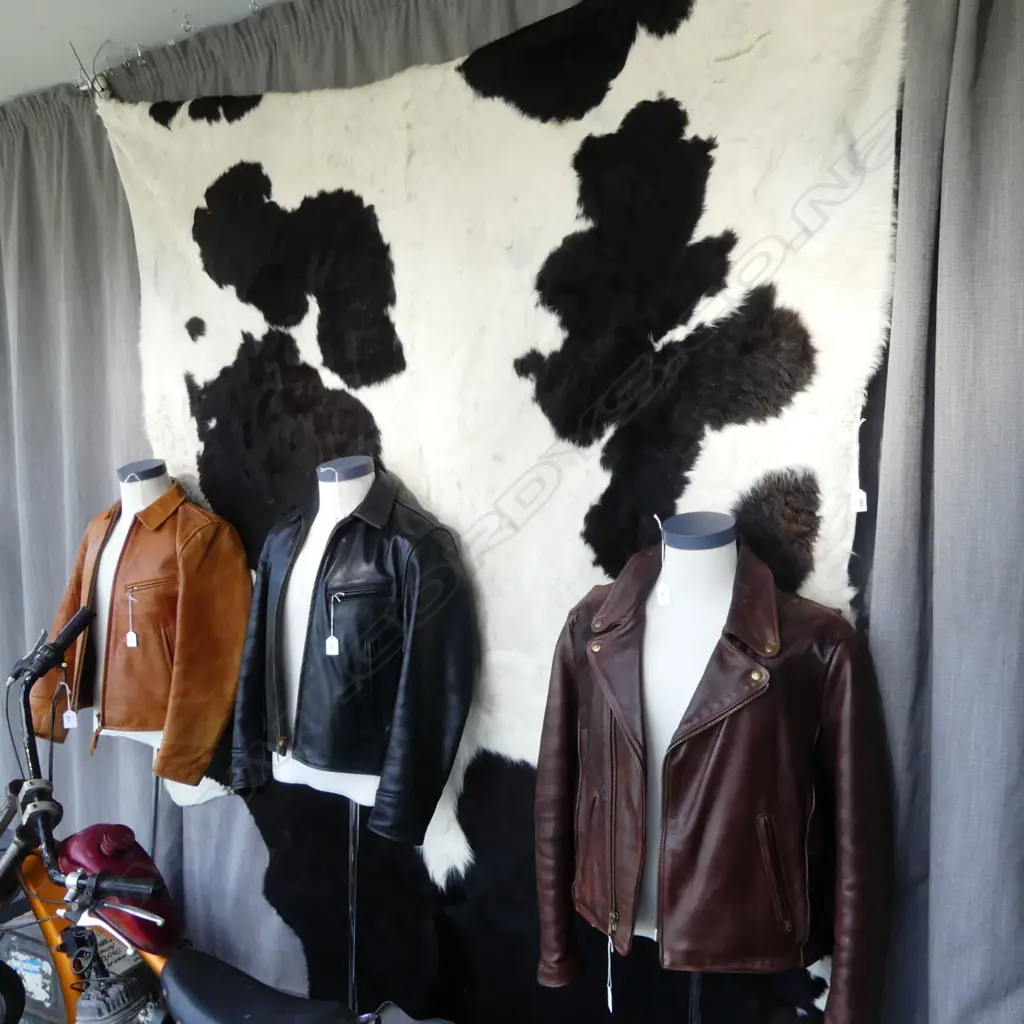 LG BLACK & WHITE COWHIDE RUG 2500x2000mm Image 1++