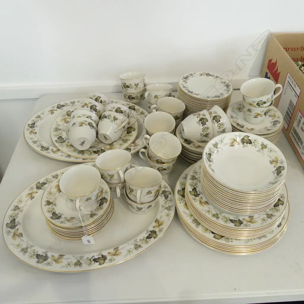 ROYAL DOULTON 'LARCHMONT' DINNER SERVICE Image 1++