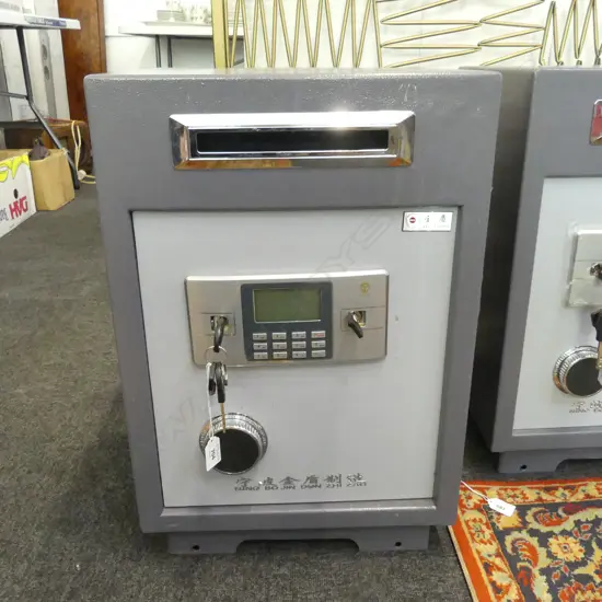 CHINESE 'JIN DUN' SAFE 390x345x585mm