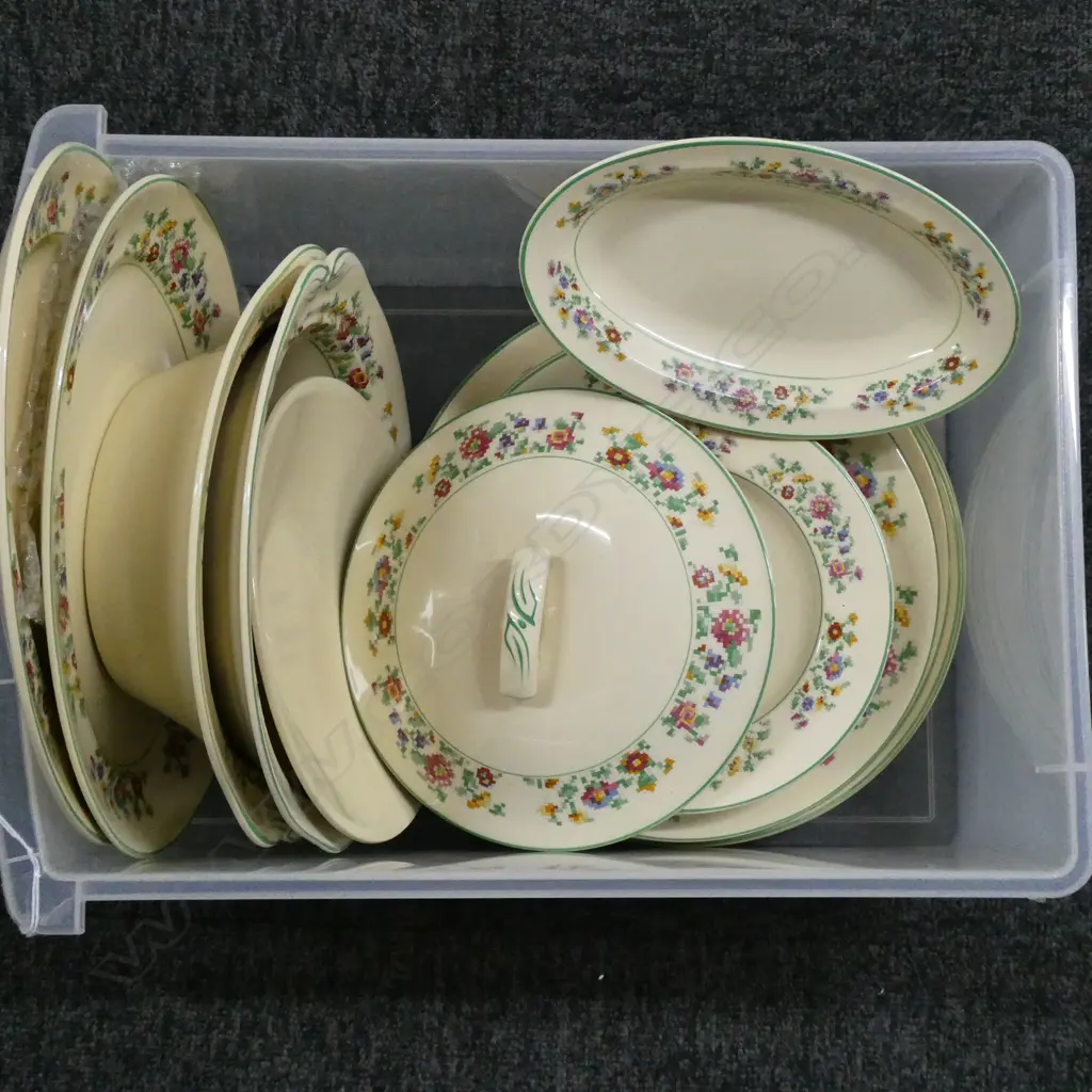 JOHNSON BROS. 'GEOGIAN NOSEGAY' PART DINNER SERVICE Image 1++