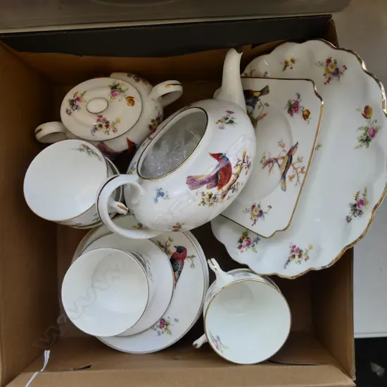 ROYAL DOULTON PART TEA SET, TEAPOT w. LID AF