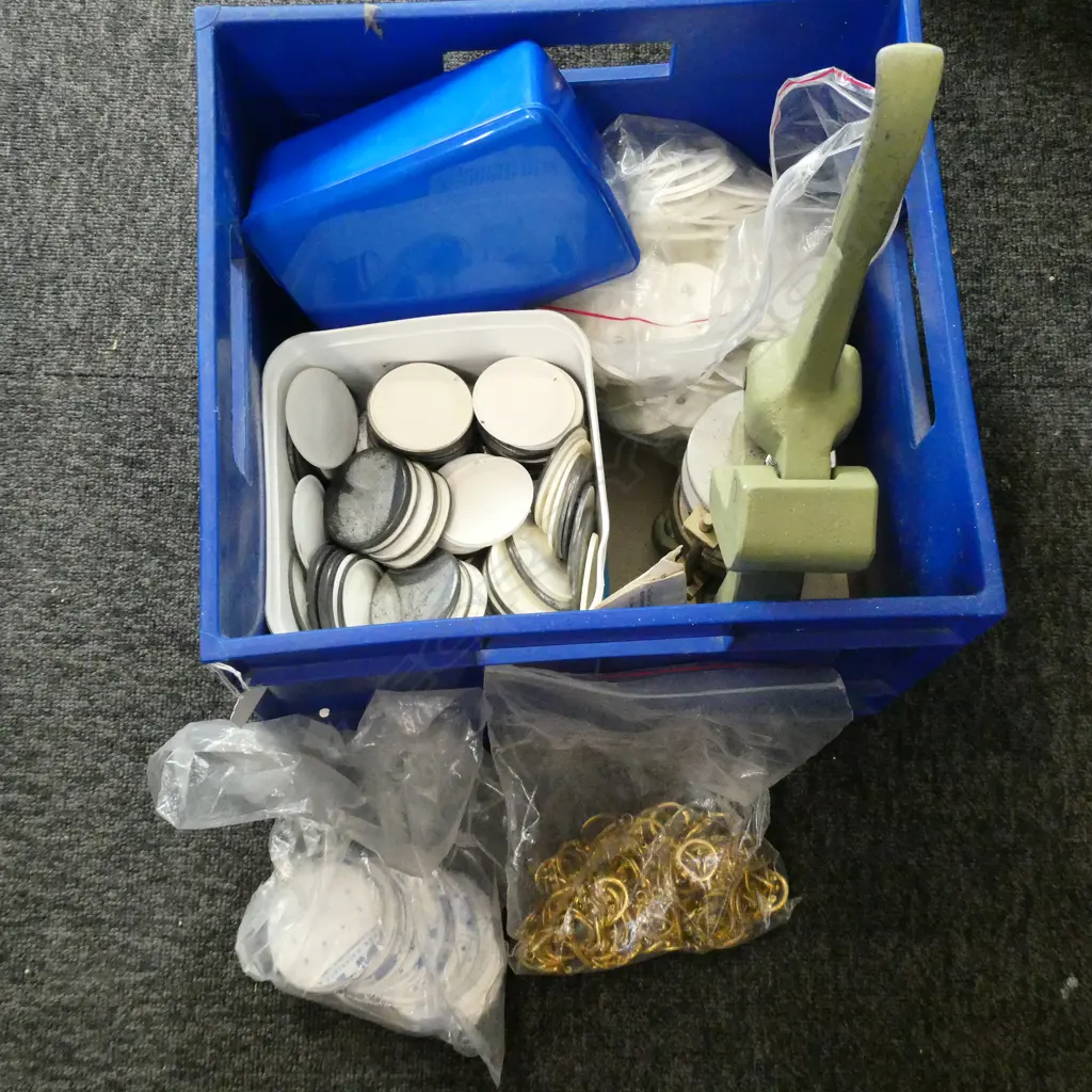 BADGE MACHINE & BLANKS Image 1++