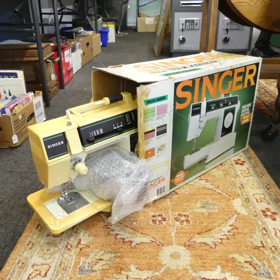 SINGER SEWING MACHINE, MODEL 6605, BOXED