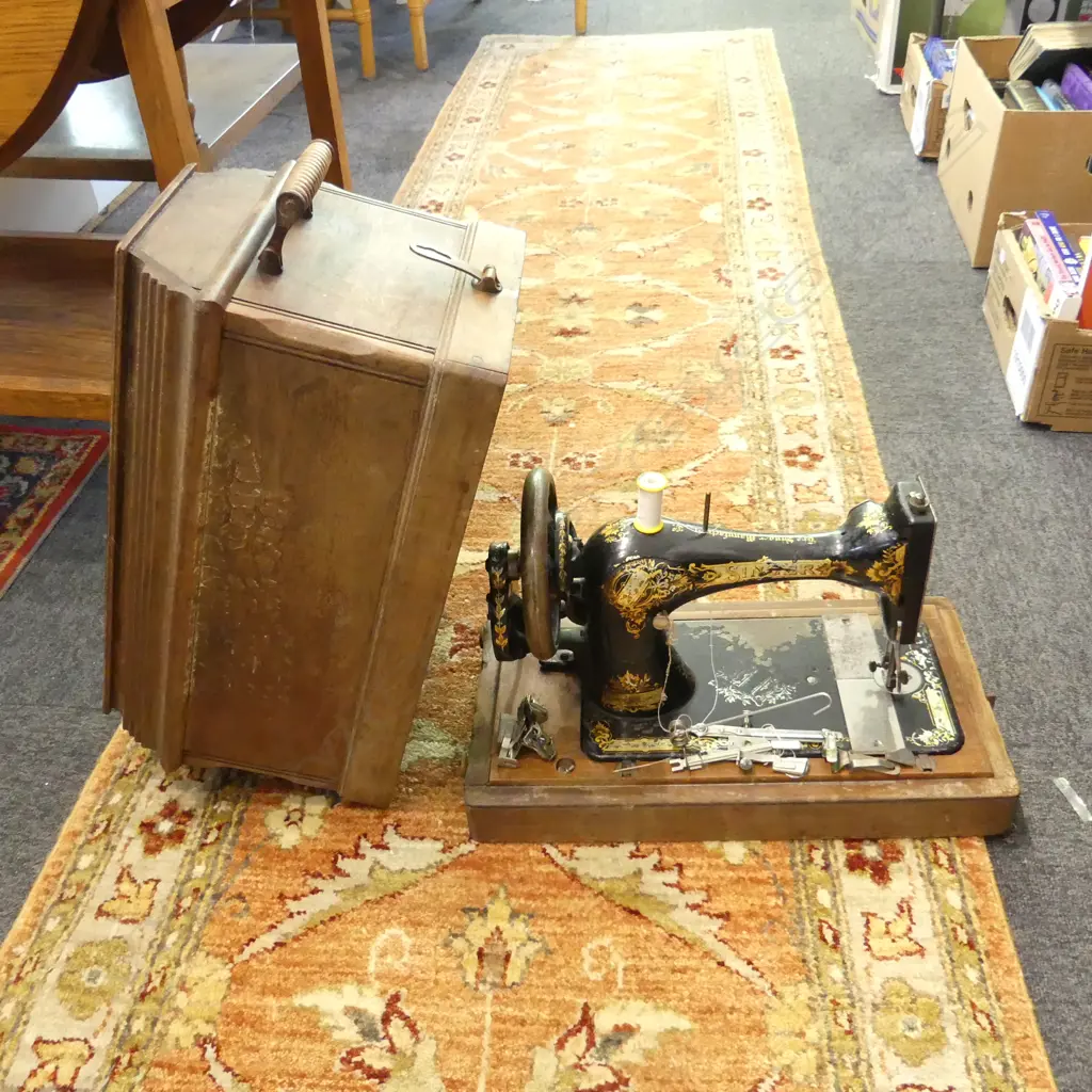 ANTIQUE SEWING MACHINE IN WOODEN CASE W.470mm Image 1++