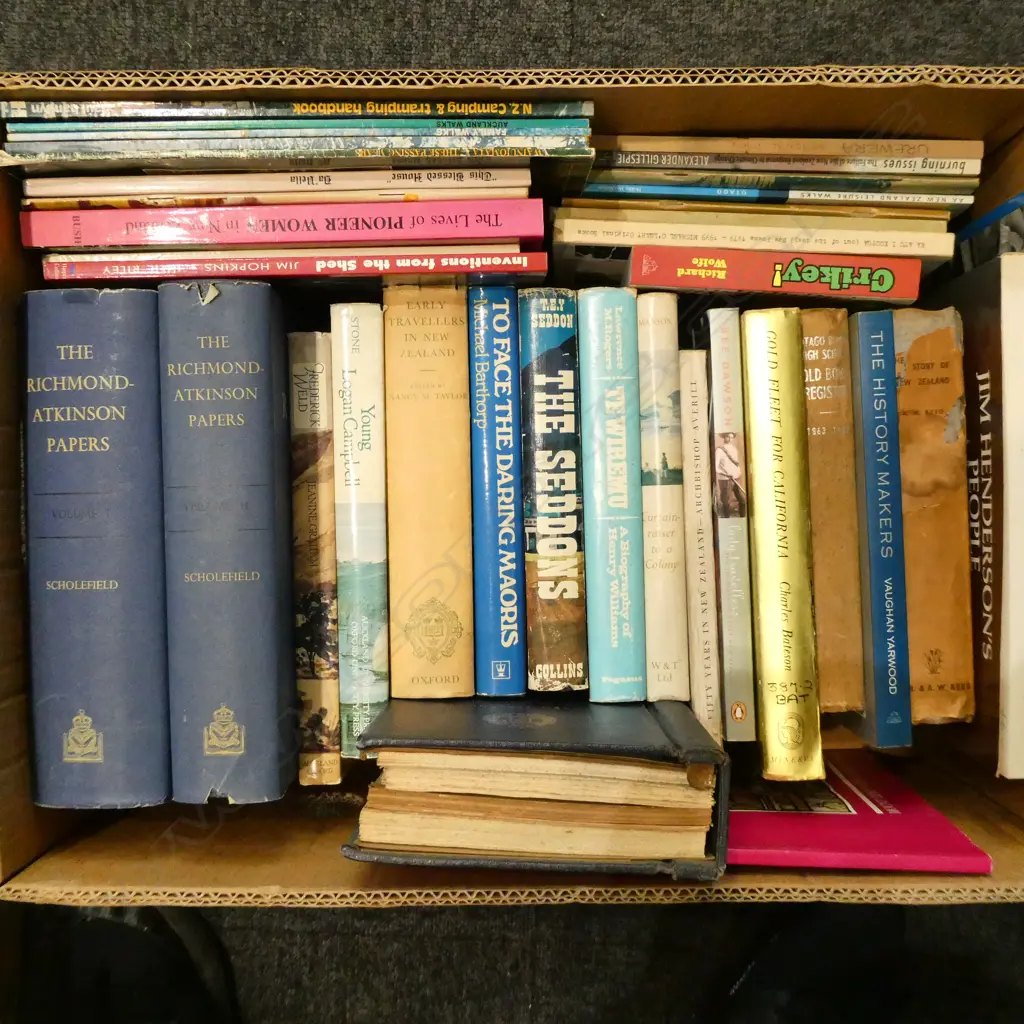 BOOKS; NZ HISTORY Image 1++