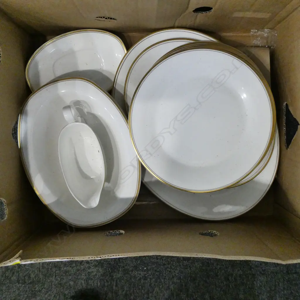 ROYAL DOULTON 'GOLD CONCORD' DINNER SERVICE Image 1++