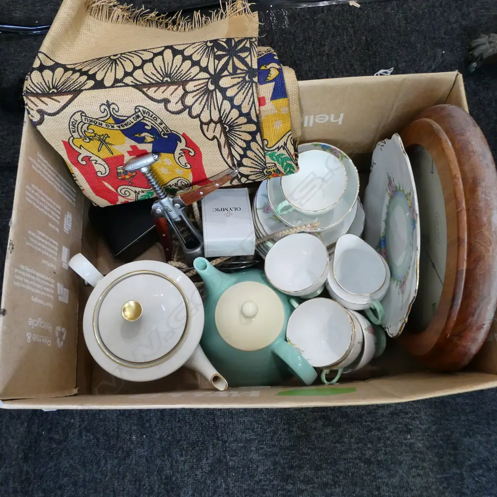 ROYAL STANDARD TEA SET, TEAPOTS ETC Image 1++